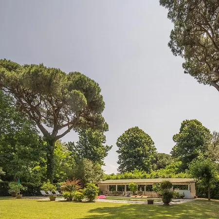 Luxury With Swimming Pool At 700 Meters From The Sea Apartmán Marina di Pietrasanta