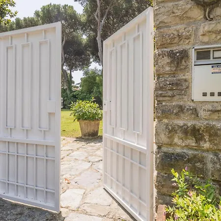 Luxury With Swimming Pool At 700 Meters From The Sea