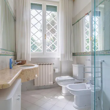 Luxury With Swimming Pool At 700 Meters From The Sea Apartmán Marina di Pietrasanta