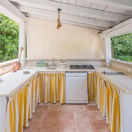 Luxury With Swimming Pool At 700 Meters From The Sea